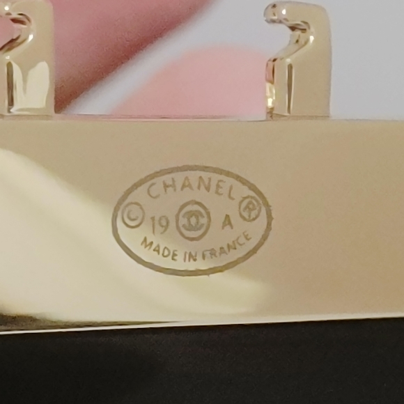 Chanel black lucite pearl bracelet - Picture 9 of 11